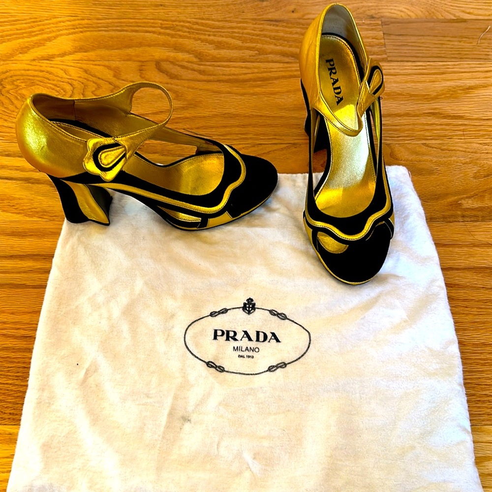 Prada heels barely word. Black and gold velvet black heel size 39 made in Italy